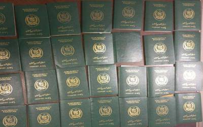 اسلام آباد:ایف آئی اے امیگریشن نے پاسپورٹ سمگل کرنے کی کوشش ناکام بنادی۔