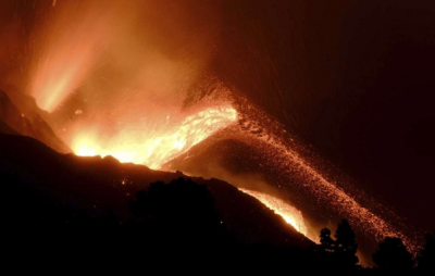 سپین: آتش فشاں پھٹنے کی وجہ سے 800 افراد کو متاثرہ علاقے سے نکال لیا گیا