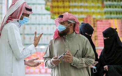 سعودی عرب میں بند جگہوں اور ٹرانسپورٹ سروس میں سواری کے دوران ماسک پہننا لازمی قرار