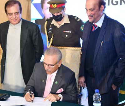 صدر عارف علوی نے انتخابی اصلاحات بل پر دستخط کردیئے