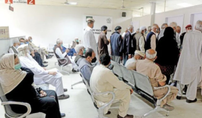 سندھ حکومت کا انوکھا فیصلہ، کورونا ویکسینیشن سینٹرز کے اوقات کار کم کر دیے