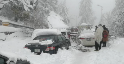 برف میں پھنسی سیاحوں کی 7 ہزار گاڑیوں کو ریسکیو کر لیا، ڈی سی ایبٹ آباد