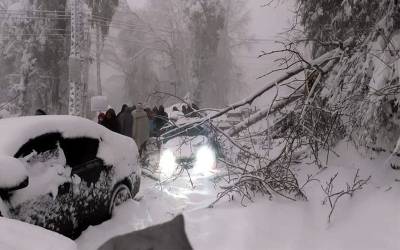 مری کی سڑکوں پر برف پھینک کر سڑکیں بلاک کرنے والے افراد کیخلاف مقدمہ درج