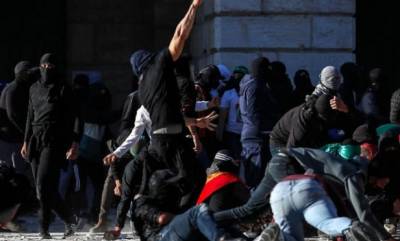 اسرائیلی فوج کا مسجد اقصیٰ پر دھاوا، کم از کم 152 فلسطینی زخمی 