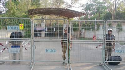 وزیر اعلیٰ پنجاب کا تنازع:گورنر ہاوس کے راستے سیل،پولیس اہلکار تعینات