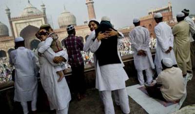 ملک بھر میں عید الفطر مذہبی عقیدت و احترام کے ساتھ منائی جا رہی ہے