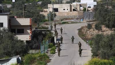 قابض اسرائیلی فوج کے چھاپے، 10بے گناہ فلسطینی زیرحراست