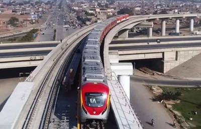  لاہور میں سستے سفر کی سہولت ختم کرنے کا فیصلہ: اورنج لائن میٹرو ٹرین کے کرایے میں سو فیصد اضافے 