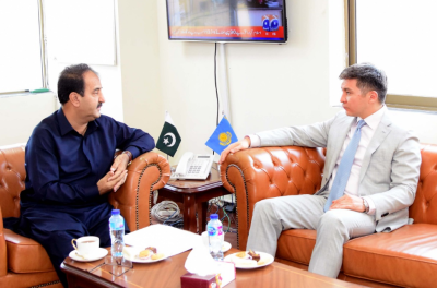 وفاقی وزیر برائے سائنس و ٹیکنالوجی آغا حسن بلوچ پاکستان میں قازقستان کے سفیر یرژان کسٹانفین سے وزارت سائنس و ٹیکنالوجی میں ملاقات کی