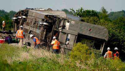  امریکا میں ٹرین حادثہ،8بوگیاں الٹ گئیں, 3افراد ہلاک، 50 زخمی