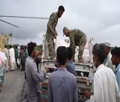 پاک بحریہ کی جانب سے سندھ اور بلوچستان میں سیلاب متاثرہ علاقوں میں ریلیف آپریشن جاری 