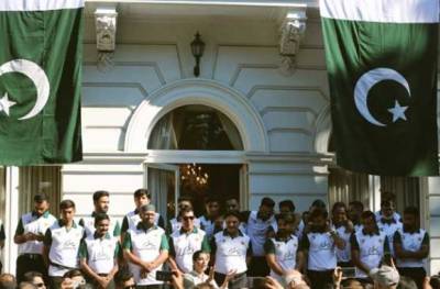 دورہ نیدرلینڈز: قومی کرکٹ ٹیم نے پاکستانی کمیونٹی کیساتھ آزادی کا جشن منایا