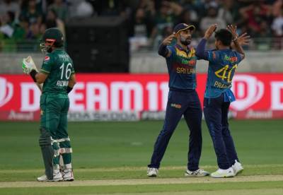 ایشیا کپ: سری لنکا کے خلاف پاکستان کے 120 رنز پر آٹھ کھلاڑی آؤٹ