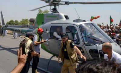 سابق وزیر اعظم عمران خان کا طیارہ حادثے سےبچ گیا
