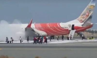 مسقط ائیرپورٹ پر بھارتی مسافر طیارے میں آگ لگ گئی