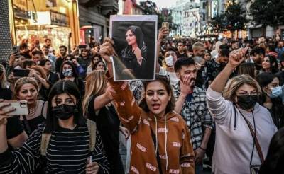 مہسا امینی کی موت پر ایران بھر میں پُرتشدد مظاہرے، 3 افراد ہلاک