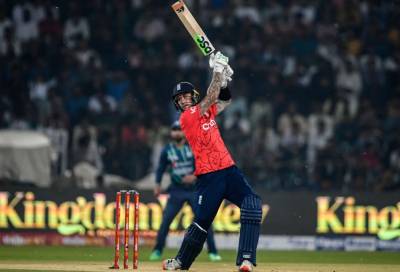 چھٹا T20:  انگلینڈ نے پاکستانی بولرز کی دھلائی کر ڈالی، رنز کی بارش کرتے ہوئے میچ باآسانی  جیت لیا