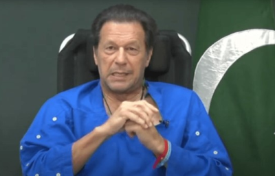 آخری بال تک لڑیں، عمران خان کا قومی ٹیم کے نام پیغام