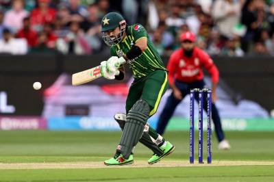  ٹی ٹوئنٹی ورلڈکپ فائنل: پاکستان نے انگلینڈ کے خلاف 10 اوورز میں 2 وکٹوں پر 68 رنز بنا لیے 