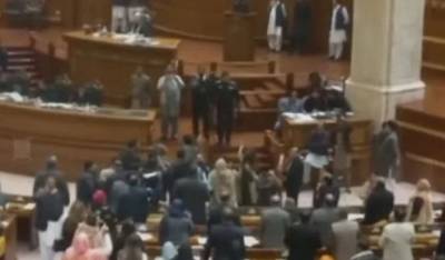 پنجاب اسمبلی میں اعتماد کا ووٹ نہ لینے پر اپوزیشن کا شور شرابہ، اجلاس کل تک ملتوی