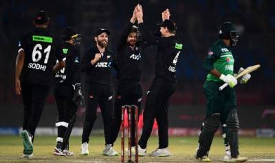 دوسرا ون ڈے؛ نیوزی لینڈ نے پاکستان کو 79 رنز سے شکست دے دی