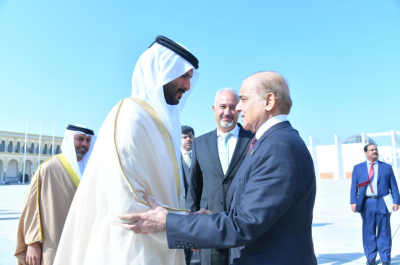 وزیراعظم محمّد شہباز شریف متحدہ عرب امارات کے دو روزہ دورہ پر ابو ظہبی پہنچ گئے 