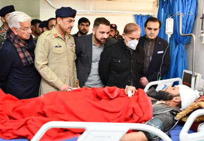 وزیراعظم محمد شہبازشریف کا پشاور کا ہنگامی دورہ ۔لیڈی ریڈنگ ہسپتال میں زخمیوں کی عیادت کی