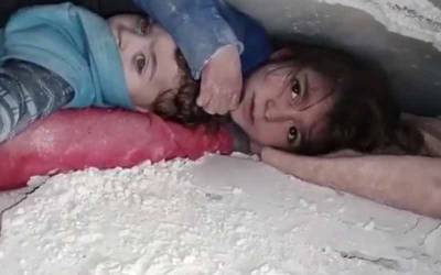 شام میں قیامت خیز زلزلہ:بڑی بہن چھوٹی بہن کو بچانے کے لئے ڈھال بن گئی۔