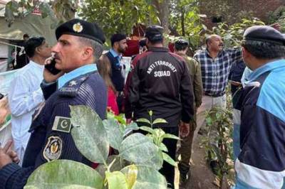 پولیس کو گرفتاری سے روکنے پر عمران خان سمیت 150 کارکنوں کیخلاف مقدمہ درج 