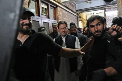توشہ خانہ کیس: عمران خان کے وارنٹ گرفتاری منسوخ، سماعت ملتوی۔