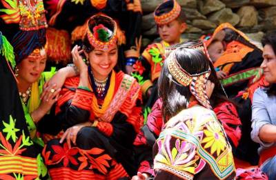 چترال میں کیلاش وادی کا سالانہ مذہبی تہوار چلم جوش شروع 