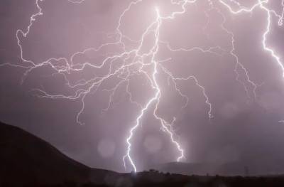 بنوں میں ایک گھر پر آسمانی بجلی گرنے سے 2 خواتین جاں بحق,7زخمی