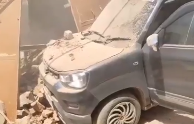 بھارتی ایئرفورس کا ایک فائٹر جیٹ اپنی پرواز کے دوران غلطی سے ایندھن کا خالی ٹینک ایک رہائشی علاقے میں گرا بیٹھا