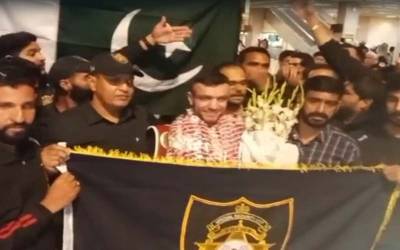 بھارتی حریف کو بدترین شکست دینے والے عالمی یوتھ چیمپئن عثمان وزیر کی وطن واپسی،شاندار استقبال