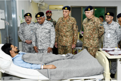 سربراہ پاک بحریہ کا سی ایم ایچ راولپنڈی کا دورہ، آپریشن بنیانٌ مرصوص کے زخمیوں کو خراجِ تحسین
