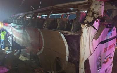 ملتان:موٹر وے پر بس حادثہ ،ایک مسافر جاں بحق اور 4 شدید زخمی